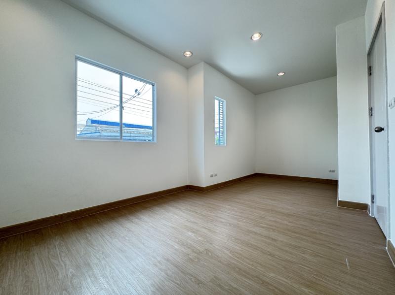 รูปที่7 ต้องการขายบ้านพร้อมที่ดิน ลาดสวาย ลำลูกกา ราคา 1,890,000 บาท