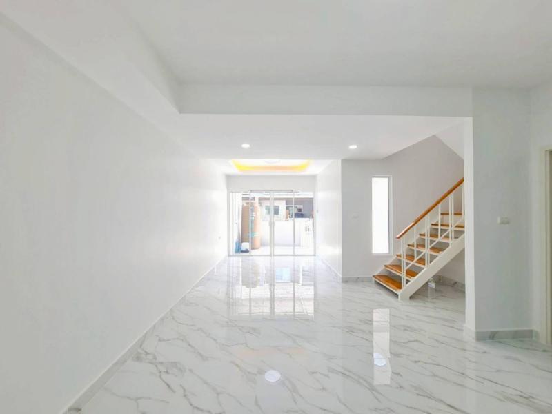 รูปที่4 ต้องการขายบ้านพร้อมที่ดิน ลาดสวาย ลำลูกกา ราคา 2,090,000 บาท