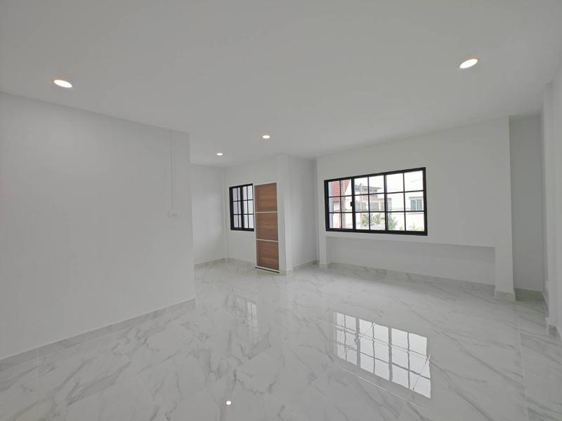 รูปที่8 ต้องการขายบ้านพร้อมที่ดิน ประชาธิปัตย์ ธัญบุรี ราคา 2,590,000 บาท