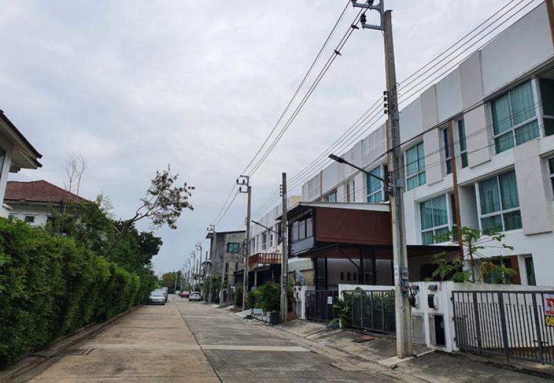 ขายทาวน์เฮ้าส์ หมู่บ้านมายด์ ฮอฟฟ์ ร่มเกล้า-สุวรรณภูมิ เนื้อที่ 22.8 ตร.ว. 3 ชั้น 3 นอน 3 น้ำ