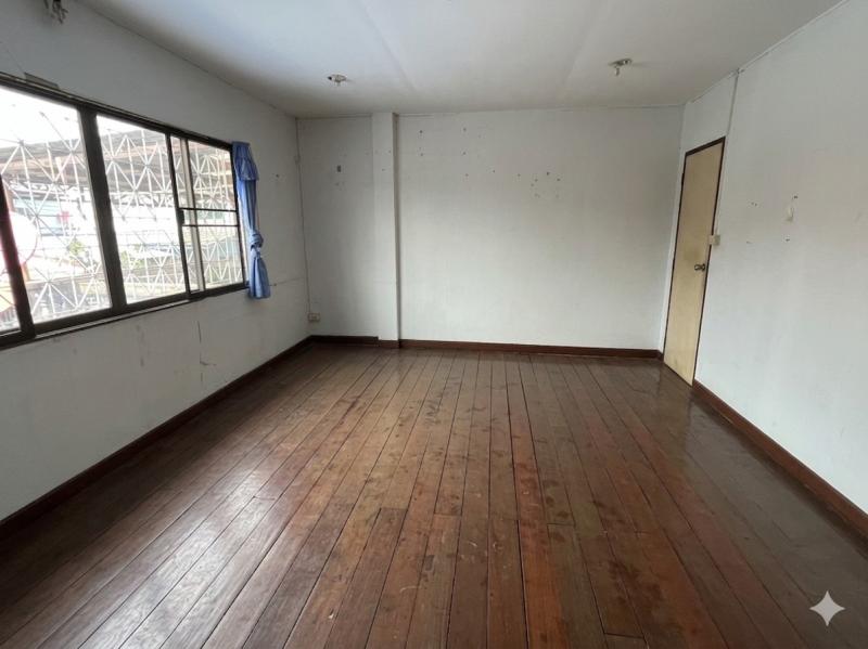รูปที่8 ต้องการขายบ้านพร้อมที่ดิน บางด้วน เขตภาษีเจริญ ราคา 2,400,000 บาท