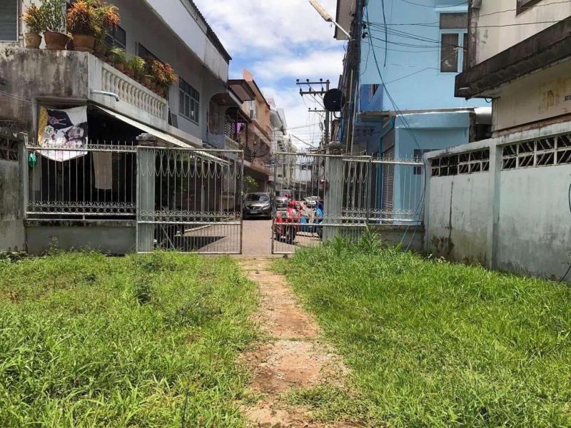 รูปที่3 ต้องการขายบ้านพร้อมที่ดิน วัดใหม่ เมืองจันทบุรี ราคา 3,200,000 บาท