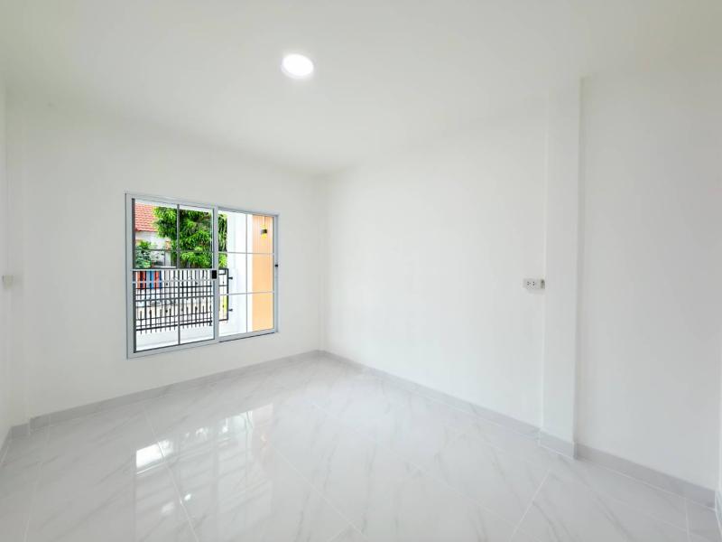 รูปที่6 ต้องการขายบ้านพร้อมที่ดิน ลาดสวาย ลำลูกกา ราคา 1,700,000 บาท