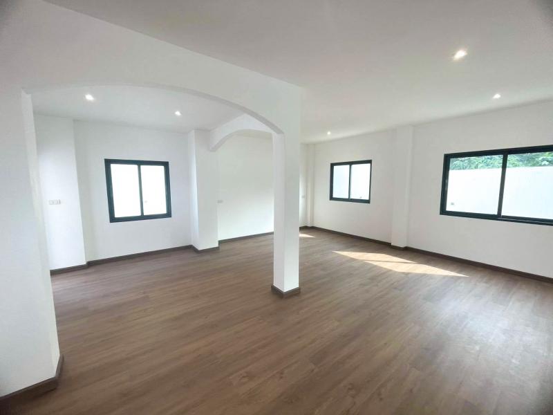 รูปที่3 ต้องการขายบ้านพร้อมที่ดิน คลองจั่น เขตบางกะปิ ราคา 9,990,000 บาท