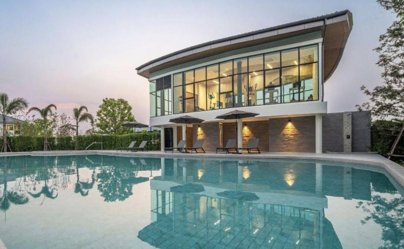 บ้านหลังมุม ตรงข้ามสวนสาธารณะ