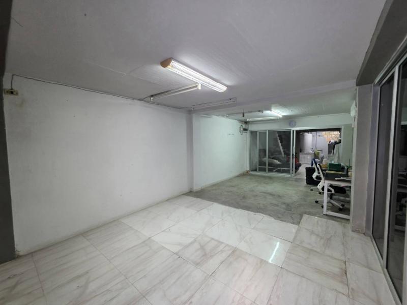 รูปที่2 ต้องการขายอาคารพาณิชย์ ดินแดง เขตดินแดง ราคา 9,200,000 บาท