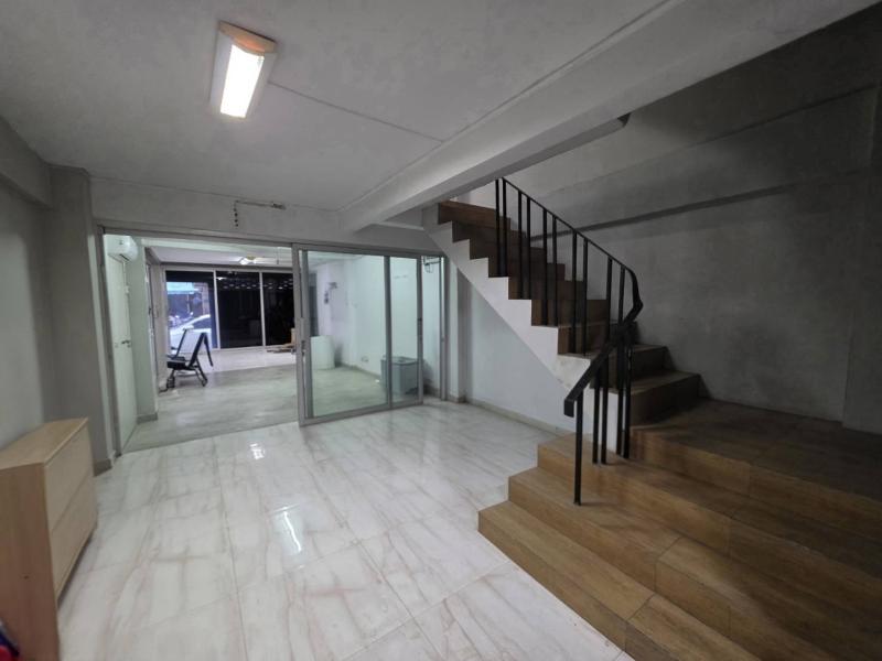 รูปที่3 ต้องการขายอาคารพาณิชย์ ดินแดง เขตดินแดง ราคา 9,200,000 บาท