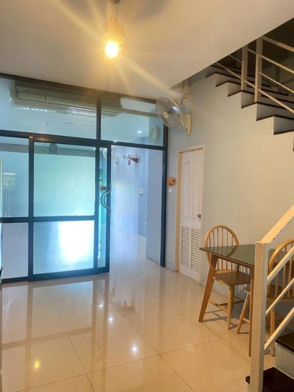 รูปที่3 ต้องการขายอาคารพาณิชย์ สุรศักดิ์ ศรีราชา ราคา 3,700,000 บาท