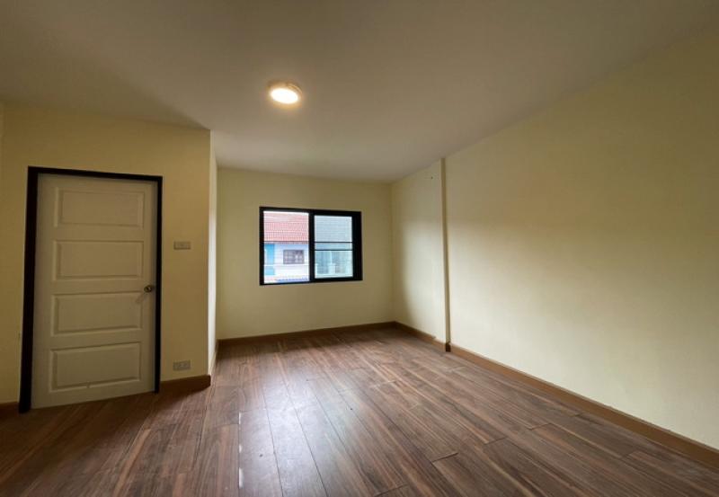 รูปที่5 ต้องการขายทาวน์โฮม ระแหง ลาดหลุมแก้ว ราคา 990,000 บาท