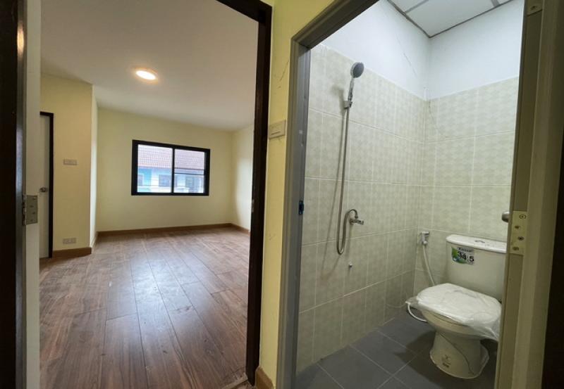 รูปที่8 ต้องการขายทาวน์โฮม ระแหง ลาดหลุมแก้ว ราคา 990,000 บาท