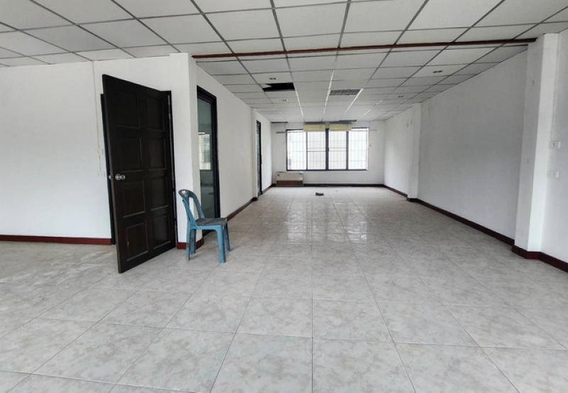รูปที่4 ต้องการขายอาคารพาณิชย์ ทุ่งสองห้อง เขตหลักสี่ ราคา 9,800,000 บาท