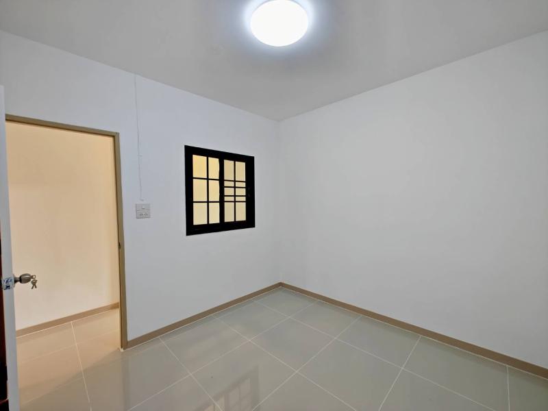 รูปที่5 ต้องการขายบ้านพร้อมที่ดิน บึงยี่โถ ธัญบุรี ราคา 1,490,000 บาท