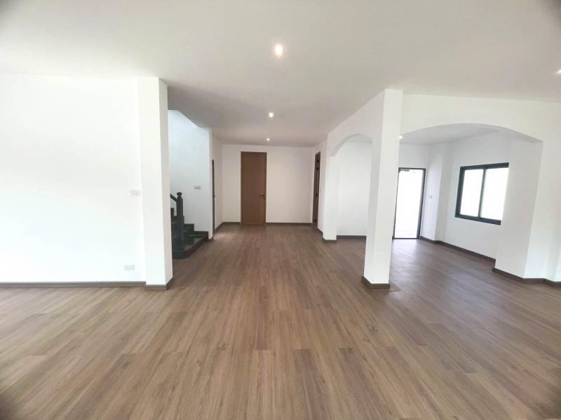 รูปที่5 ต้องการขายบ้านพร้อมที่ดิน คลองจั่น เขตบางกะปิ ราคา 9,990,000 บาท