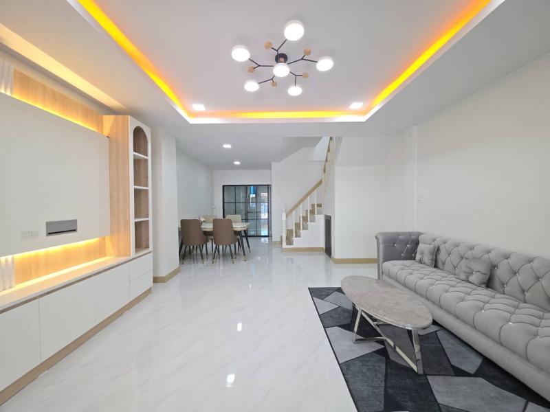 รูปที่3 ต้องการขายบ้านพร้อมที่ดิน สามวาตะวันตก เขตคลองสามวา ราคา 2,300,000 บาท