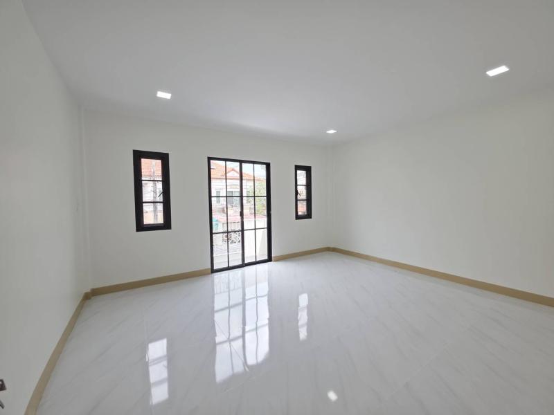 รูปที่7 ต้องการขายบ้านพร้อมที่ดิน สามวาตะวันตก เขตคลองสามวา ราคา 2,300,000 บาท