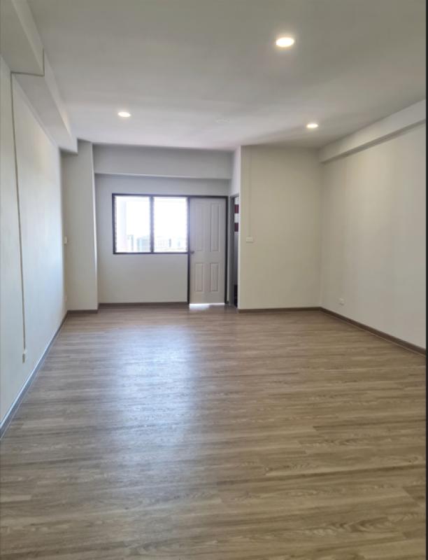 ขายคอนโดรีโนเวทแล้ว ติด BTS สะพานใหม่ ห้องใหญ่ 38 ตร.ม.