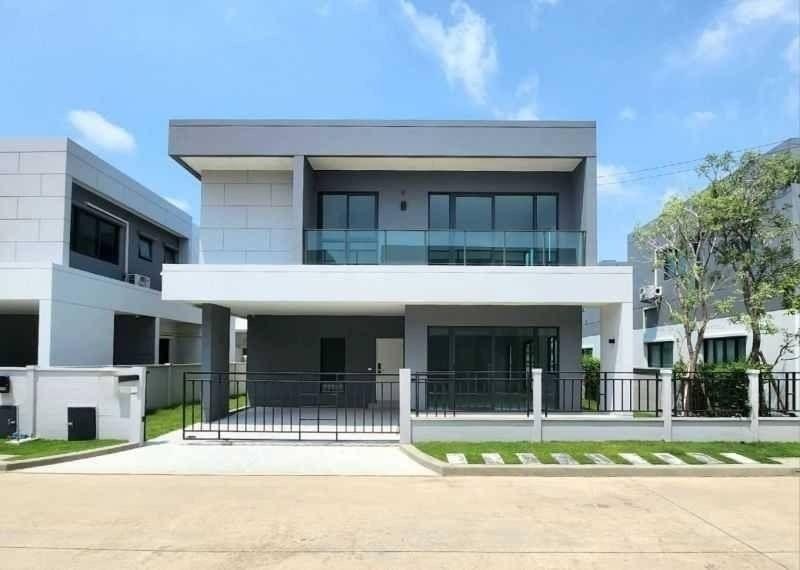 ขายและให้เช่าบ้านใหม่พร้อมอยู่ เซนโทร บางนา เดินทางสะดวก ใกล้ทางด่วนและเมกาบางนา บางพลี สมุทรปราการ.
