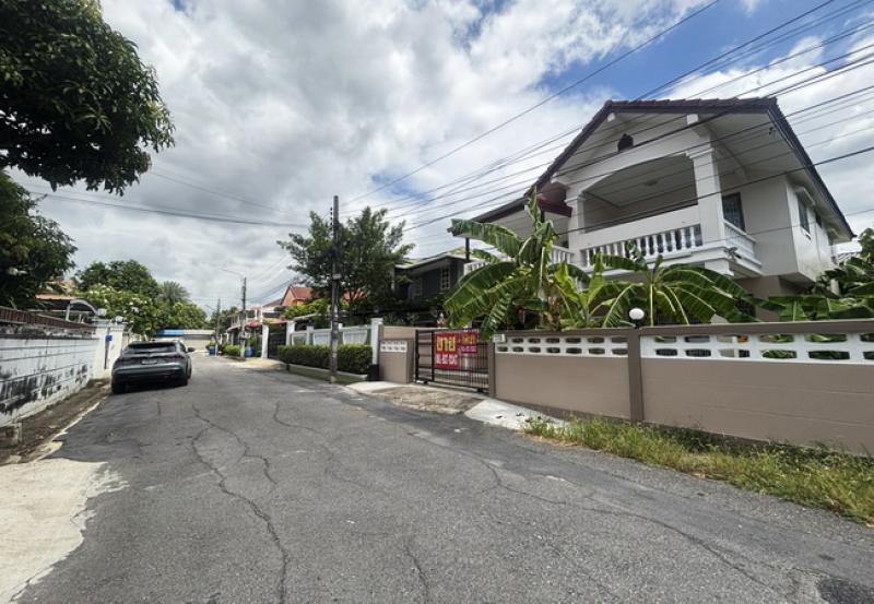 รูปที่2 ต้องการขายบ้านพร้อมที่ดิน ฉิมพลี เขตตลิ่งชัน ราคา 7,500,000 บาท