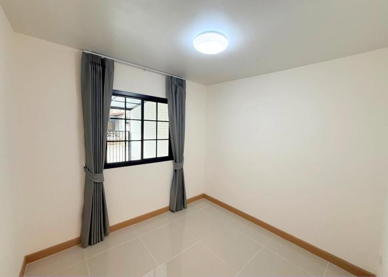 รูปที่4 ต้องการขายบ้านพร้อมที่ดิน คลองสองต้นนุ่น เขตลาดกระบัง ราคา 2,490,000 บาท