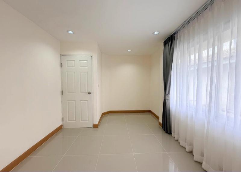 รูปที่7 ต้องการขายบ้านพร้อมที่ดิน คลองสองต้นนุ่น เขตลาดกระบัง ราคา 2,490,000 บาท