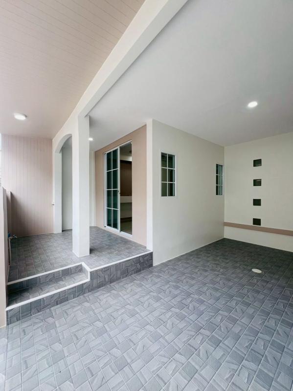 รูปที่2 ต้องการขายบ้านพร้อมที่ดิน ลาดสวาย ลำลูกกา ราคา 1,990,000 บาท