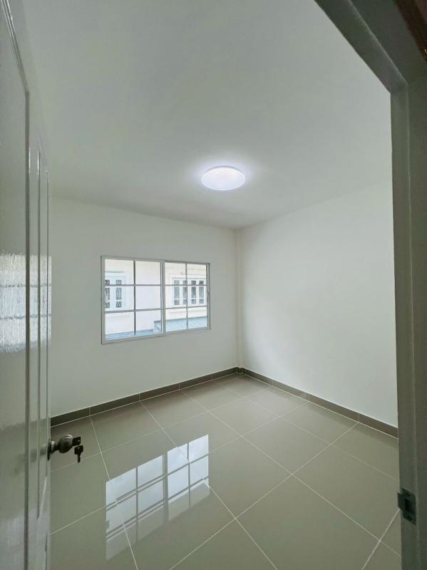 รูปที่7 ต้องการขายบ้านพร้อมที่ดิน ลาดสวาย ลำลูกกา ราคา 1,990,000 บาท