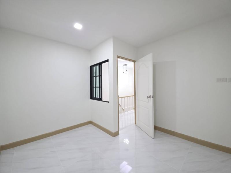 รูปที่8 ต้องการขายบ้านพร้อมที่ดิน สามวาตะวันตก เขตคลองสามวา ราคา 1,890,000 บาท