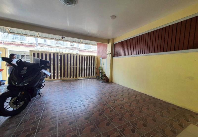 รูปที่4 ต้องการขายทาวน์โฮม ลาดสวาย ลำลูกกา ราคา 1,950,000 บาท