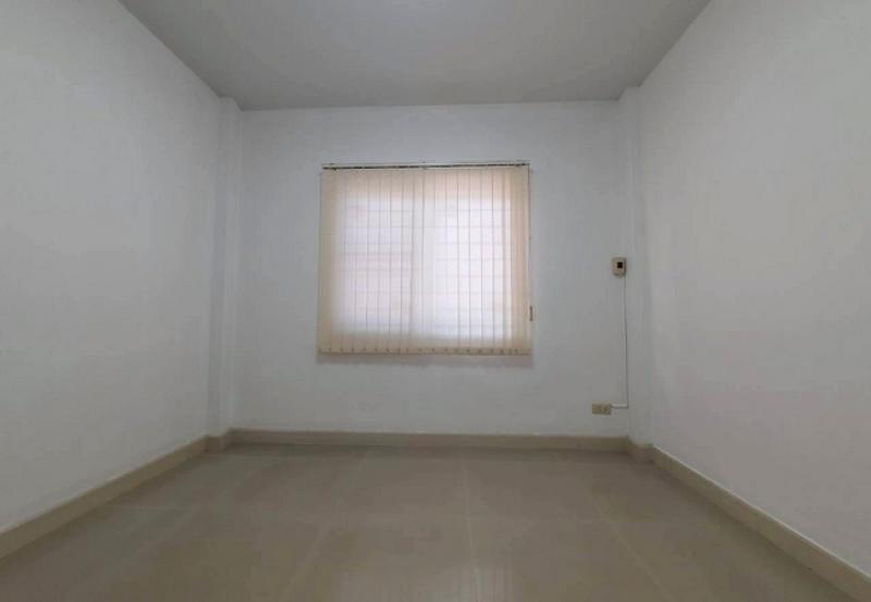 รูปที่7 ต้องการขายทาวน์โฮม ลาดสวาย ลำลูกกา ราคา 1,950,000 บาท