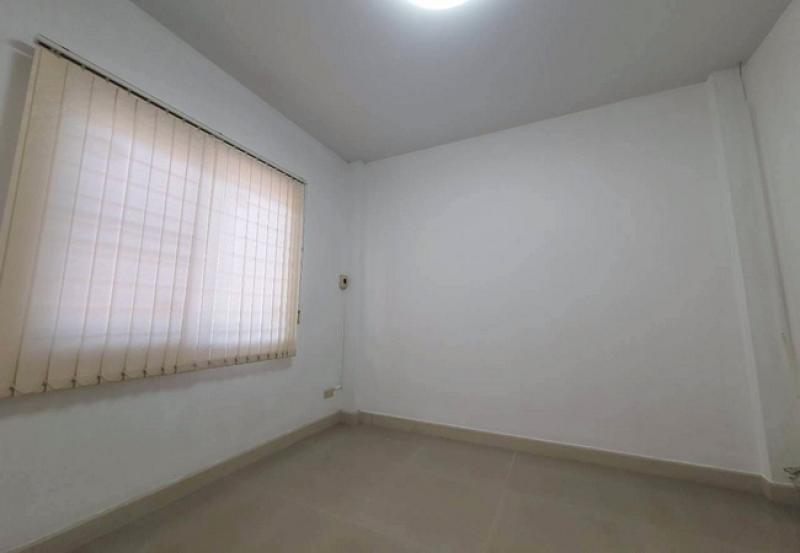 รูปที่8 ต้องการขายทาวน์โฮม ลาดสวาย ลำลูกกา ราคา 1,950,000 บาท