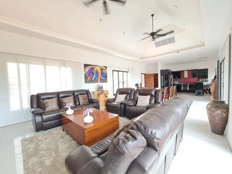 รูปที่5 ต้องการขายบ้านพร้อมที่ดิน บางเสร่ สัตหีบ ราคา 25,000,000 บาท