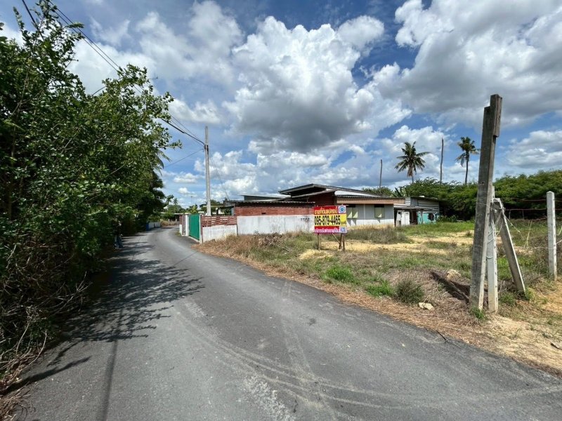 รูปที่2 ต้องการขายที่ดินเปล่า มาบแค เมืองนครปฐม ราคา 900,000 บาท