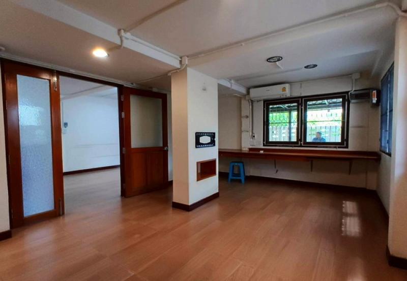 รูปที่5 ต้องการขายบ้านพร้อมที่ดิน ลาดยาว เขตจตุจักร ราคา 10,000,000 บาท