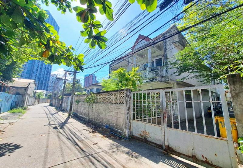 รูปที่3 ต้องการขายบ้านพร้อมที่ดิน พระโขนง เขตคลองเตย ราคา 52,000,000 บาท