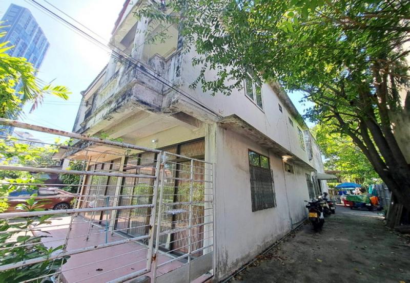 รูปที่6 ต้องการขายบ้านพร้อมที่ดิน พระโขนง เขตคลองเตย ราคา 52,000,000 บาท