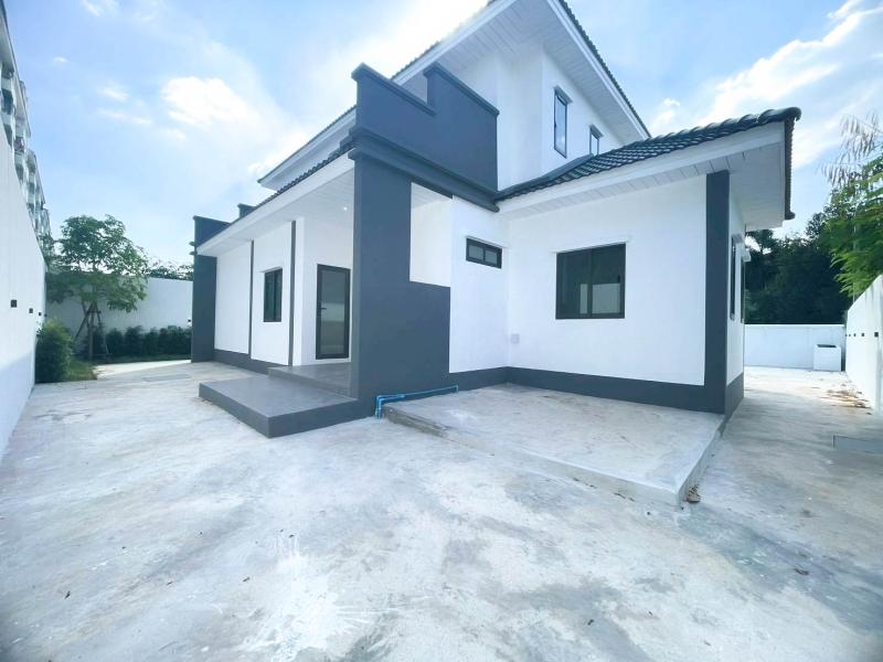 รูปที่2 ต้องการขายบ้านพร้อมที่ดิน คลองจั่น เขตบางกะปิ ราคา 9,990,000 บาท