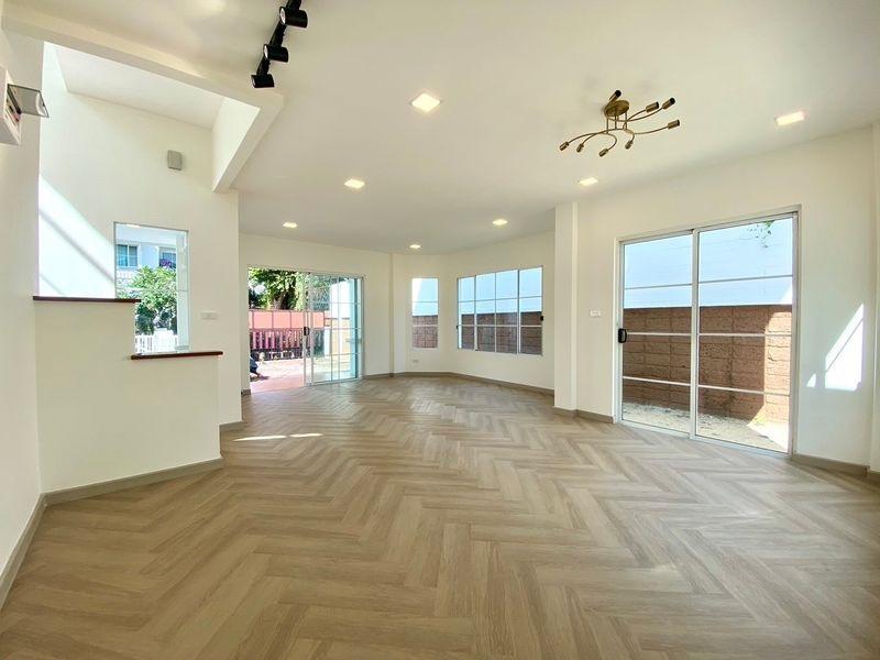 รูปที่2 ต้องการขายบ้านพร้อมที่ดิน บึงยี่โถ ธัญบุรี ราคา 3,990,000 บาท
