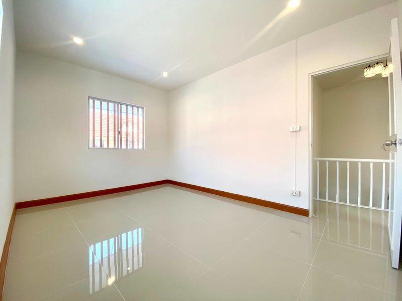 รูปที่6 ต้องการขายบ้านพร้อมที่ดิน คลองสาม คลองหลวง ราคา 1,890,000 บาท