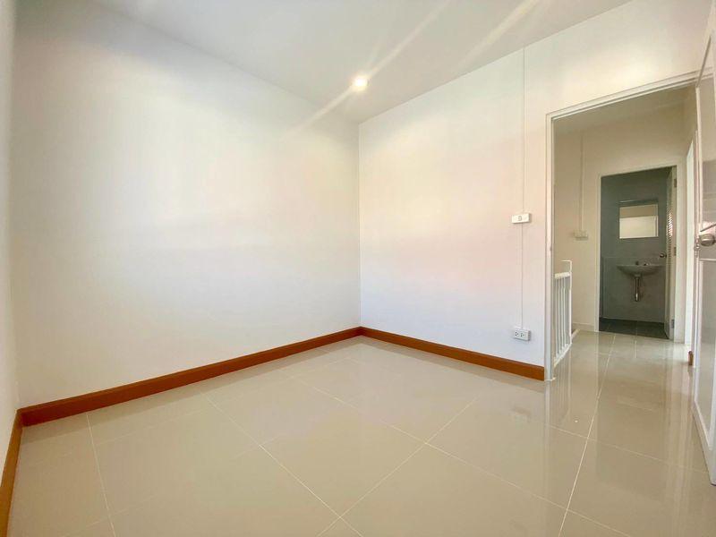 รูปที่8 ต้องการขายบ้านพร้อมที่ดิน คลองสาม คลองหลวง ราคา 1,890,000 บาท