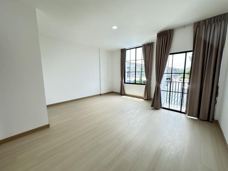 รูปที่6 ต้องการขายบ้านพร้อมที่ดิน คันนายาว เขตคันนายาว ราคา 2,950,000 บาท