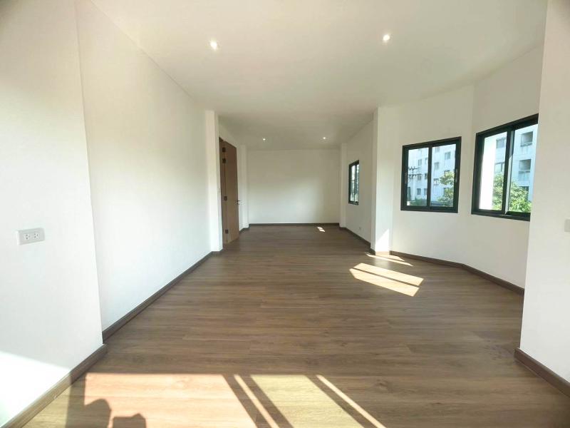 รูปที่6 ต้องการขายบ้านพร้อมที่ดิน คลองจั่น เขตบางกะปิ ราคา 9,990,000 บาท