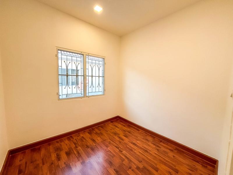 รูปที่5 ต้องการขายบ้านพร้อมที่ดิน เสาธงหิน บางใหญ่ ราคา 1,690,000 บาท